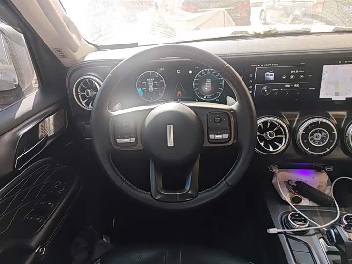 Фото 3 - Tank 300