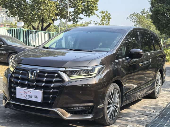 Фото 1 - Honda Elysion