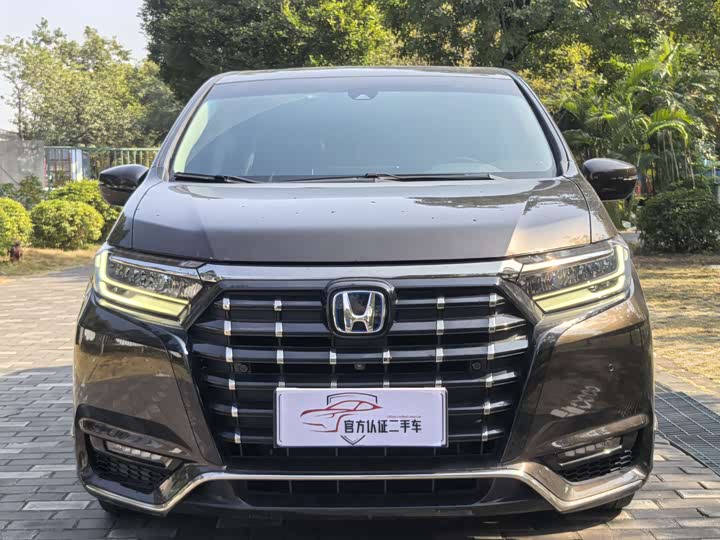 Фото 2 - Honda Elysion