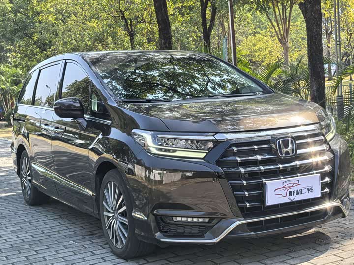 Фото 3 - Honda Elysion