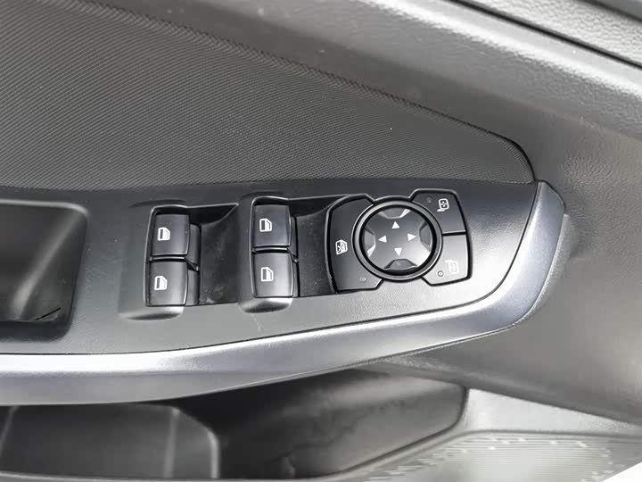 Фото 9 - Ford Escort