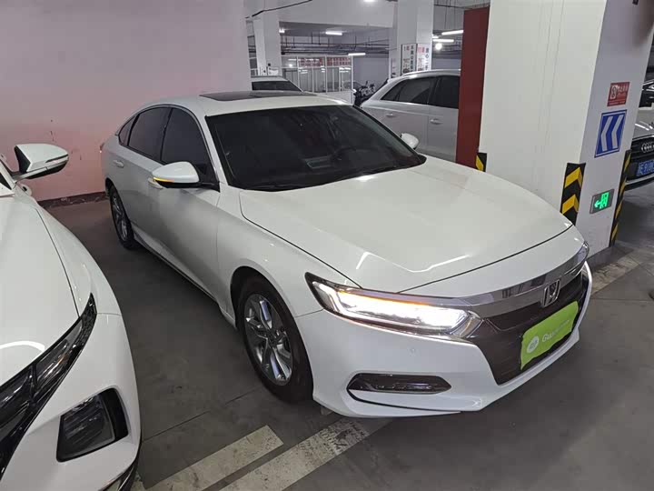 Фото 4 - Honda Accord