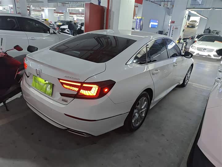 Фото 7 - Honda Accord