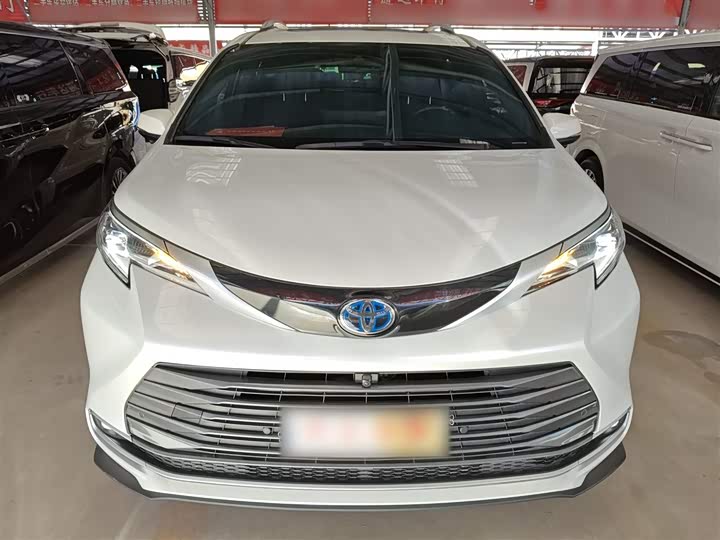 Фото 3 - Toyota Sienna