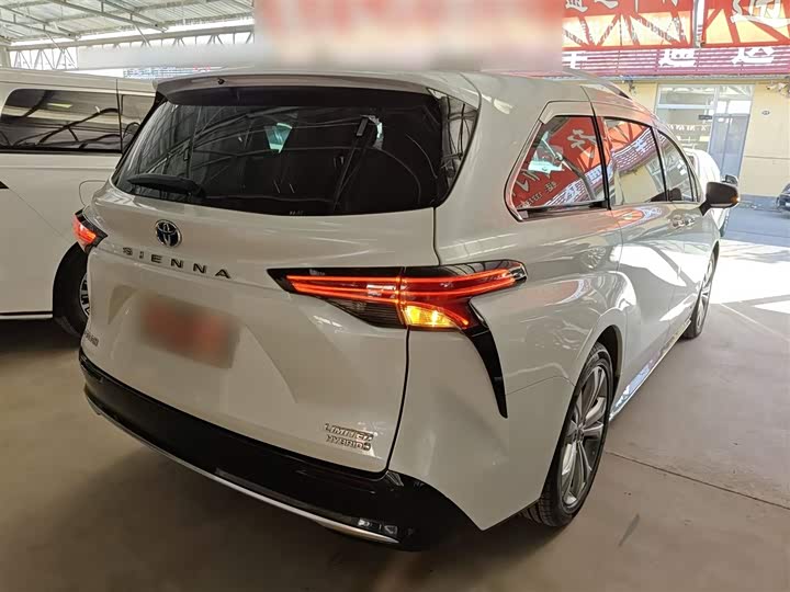 Фото 7 - Toyota Sienna