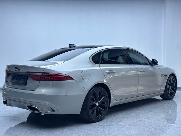 Фото 6 - Jaguar XF L