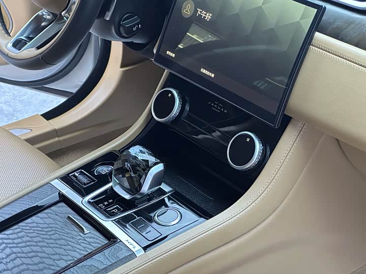 Фото 8 - Jaguar XF L