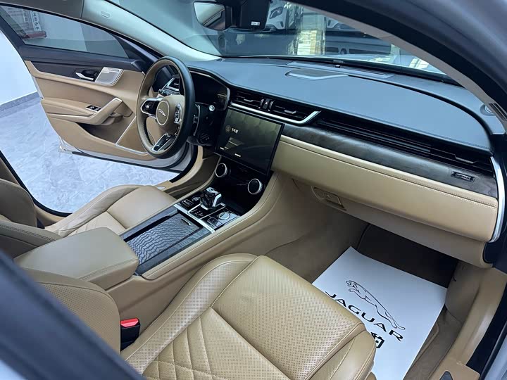 Фото 9 - Jaguar XF L