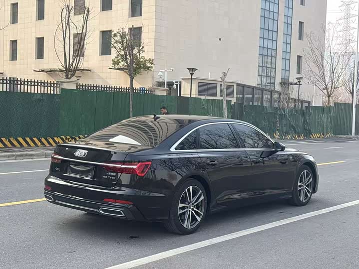 Фото 9 - Audi A6L