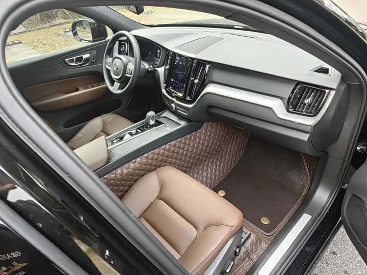 Фото 4 - Volvo XC60