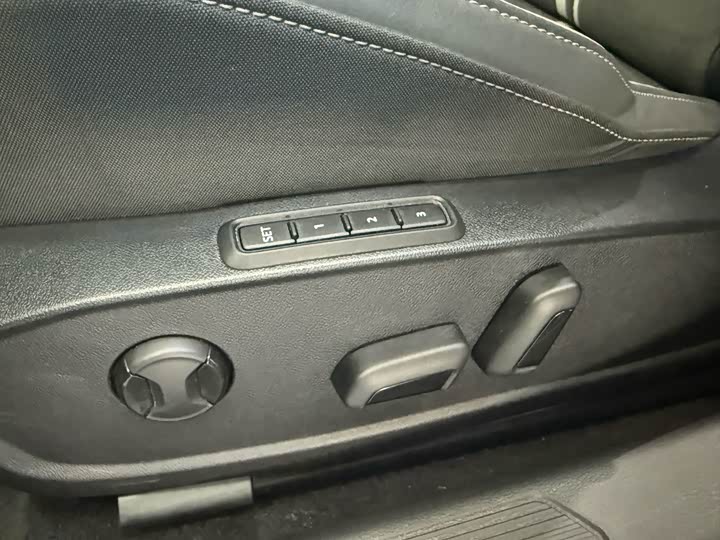 Фото 9 - Volkswagen Golf