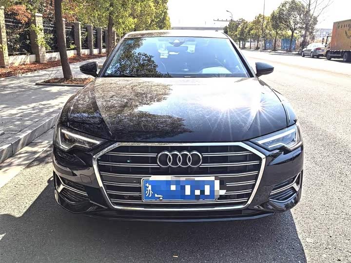 Фото 2 - Audi A6L