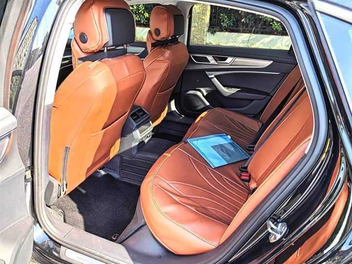 Фото 7 - Audi A6L