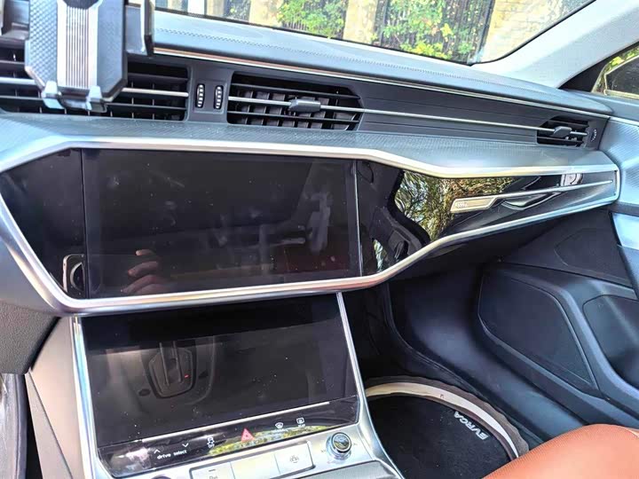 Фото 8 - Audi A6L