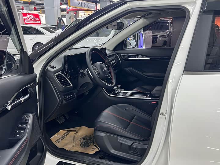 Фото 9 - Kia KX3