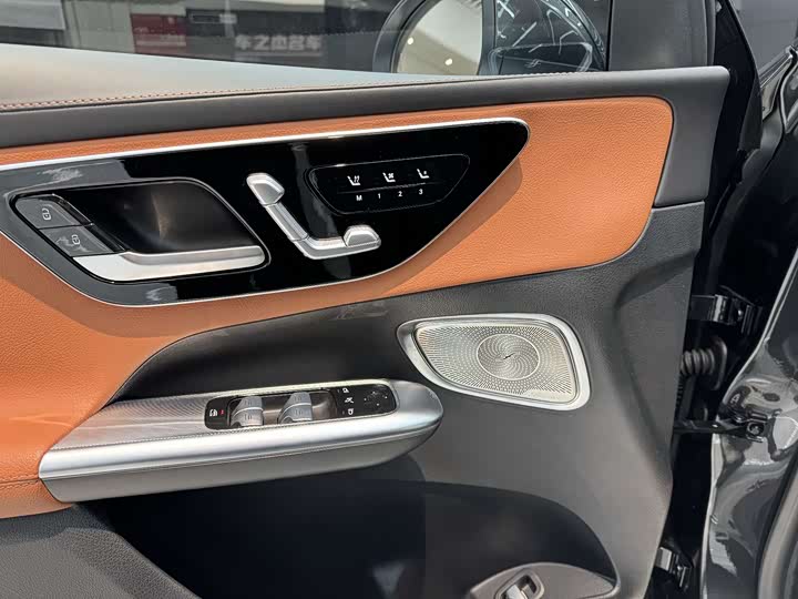 Фото 8 - Mercedes-Benz GLC-Class