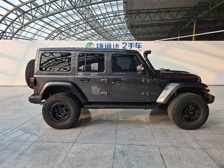 Фото 2 - Jeep Wrangler