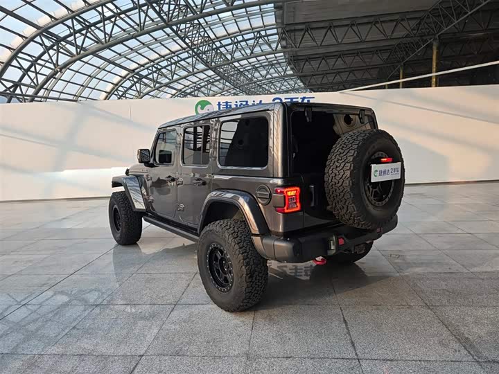 Фото 7 - Jeep Wrangler