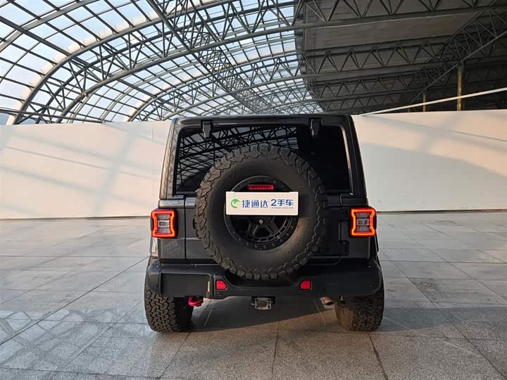 Фото 8 - Jeep Wrangler