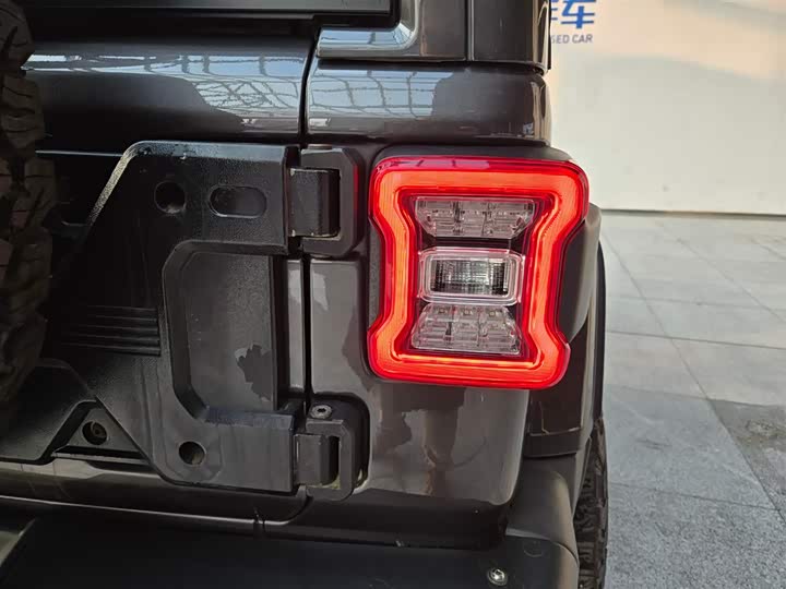 Фото 9 - Jeep Wrangler