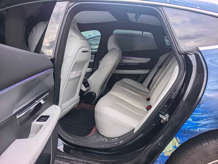 Фото 3 - XPeng P7