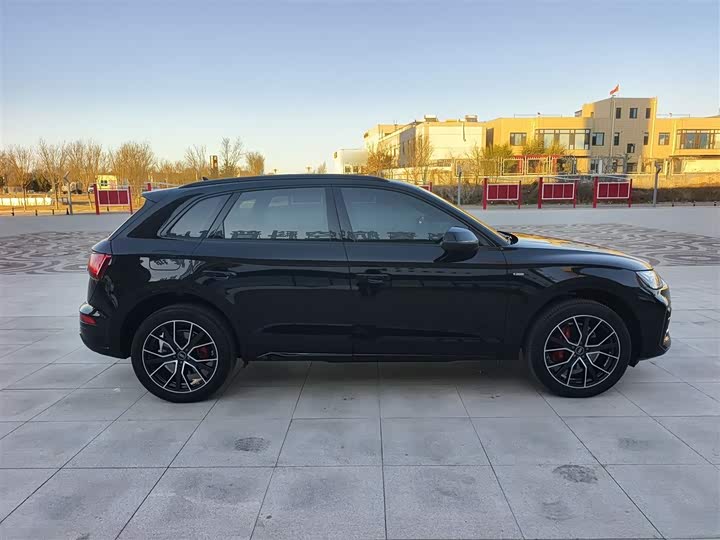 Фото 8 - Audi Q5L