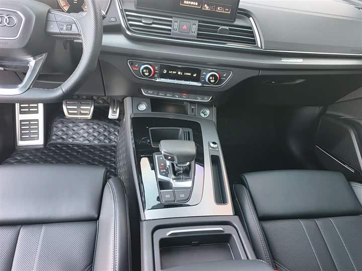 Фото 9 - Audi Q5L