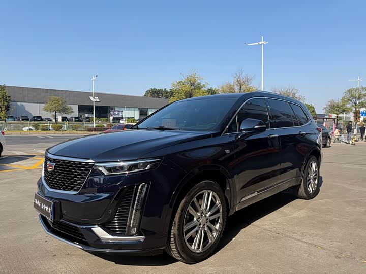 Фото 1 - Cadillac XT6