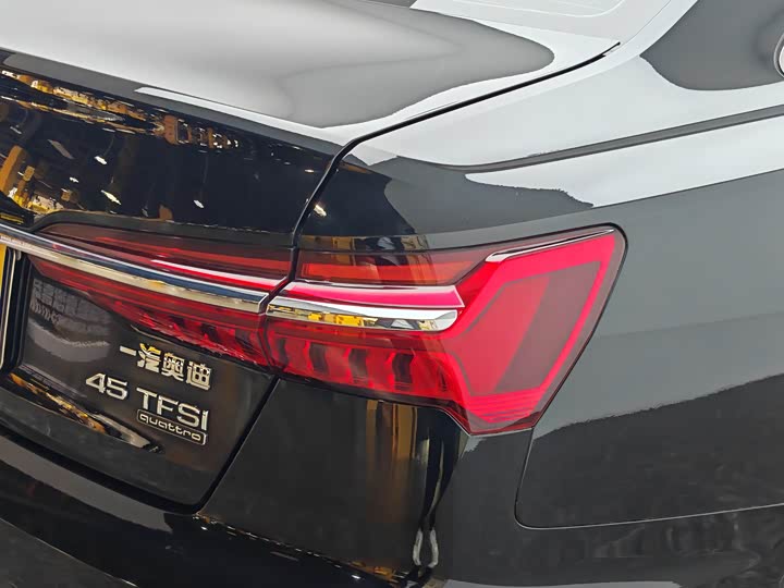 Фото 7 - Audi A6L