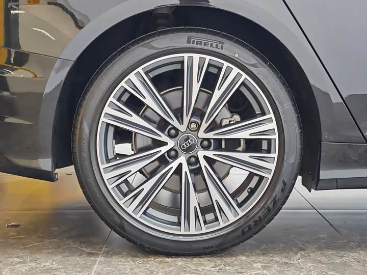 Фото 9 - Audi A6L