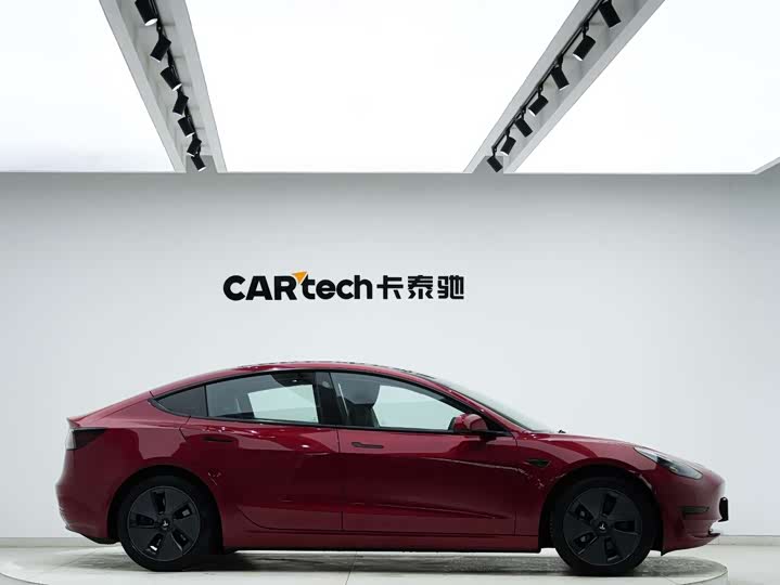 Фото 9 - Tesla Model 3