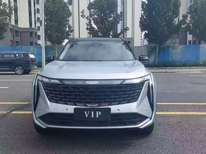 Фото 2 - Geely Atlas L