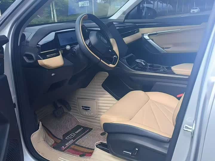 Фото 5 - Geely Atlas L