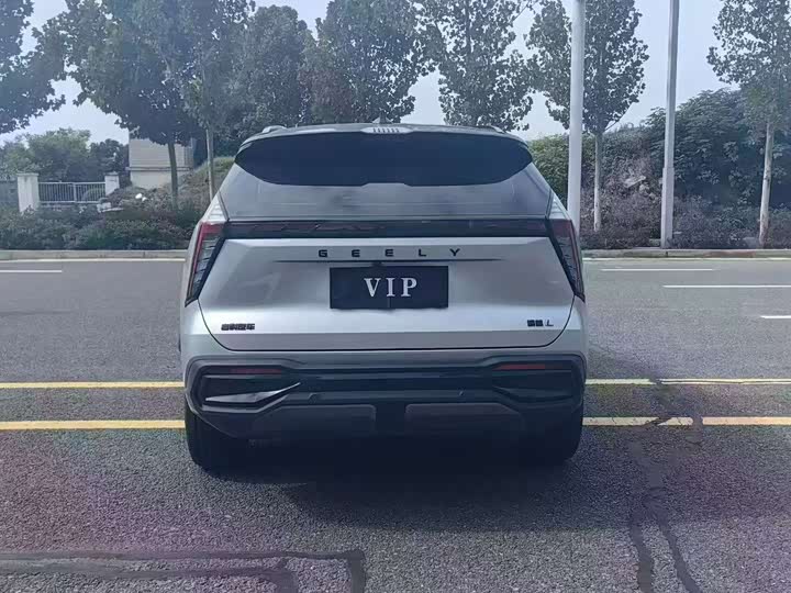 Фото 7 - Geely Atlas L