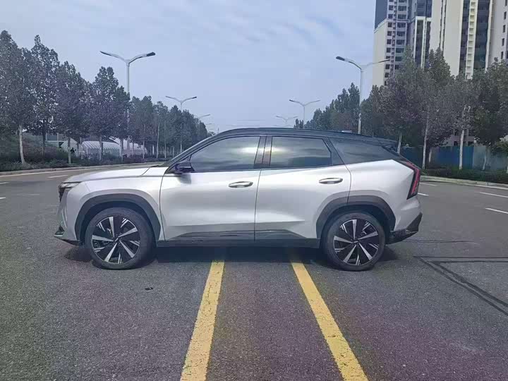 Фото 9 - Geely Atlas L