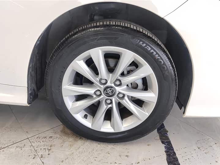 Фото 6 - Toyota Corolla