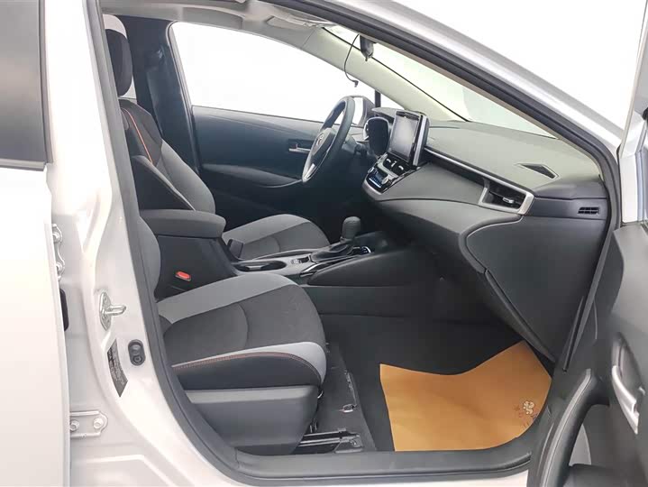 Фото 8 - Toyota Corolla