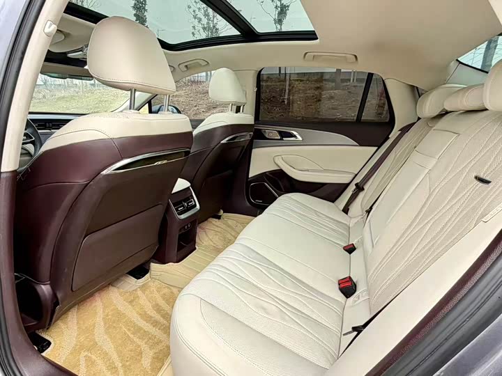 Фото 5 - Hongqi H5