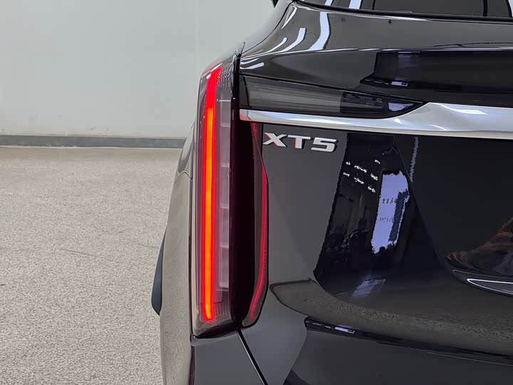 Фото 9 - Cadillac XT5