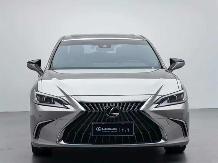 Фото 2 - Lexus ES