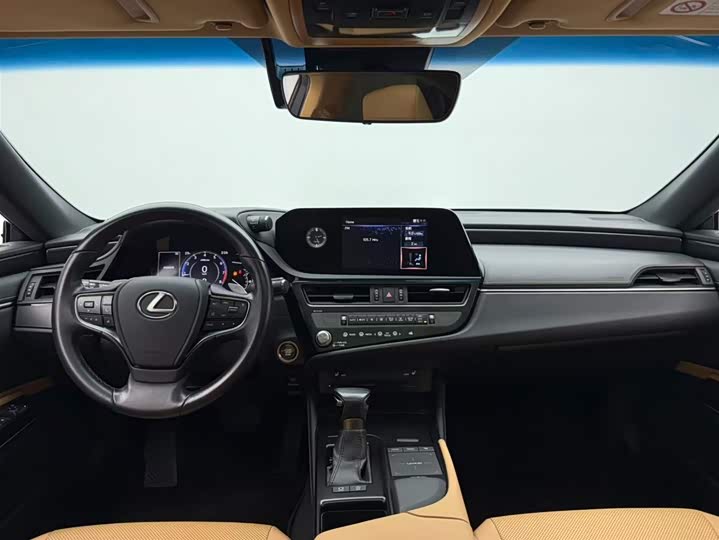 Фото 4 - Lexus ES