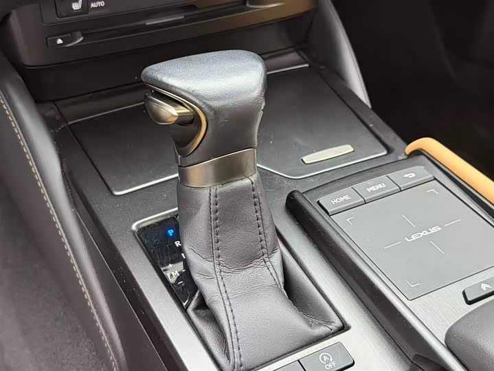 Фото 6 - Lexus ES