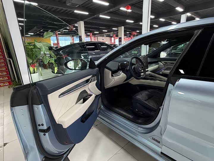 Фото 7 - Zeekr 001