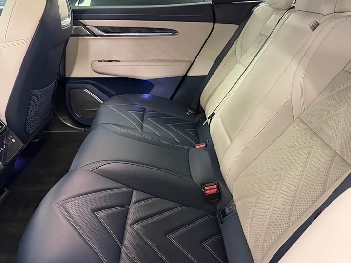 Фото 8 - Zeekr 001