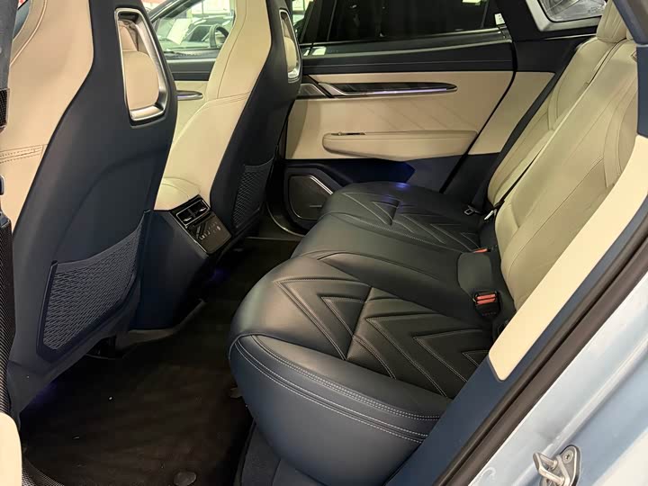 Фото 9 - Zeekr 001