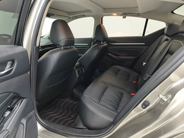 Фото 7 - Nissan Teana