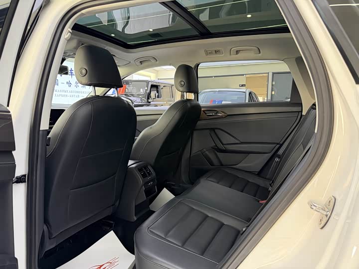 Фото 7 - Volkswagen Tharu