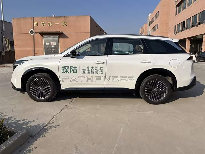 Фото 4 - Nissan Pathfinder