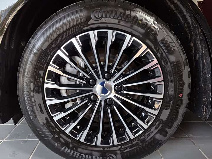 Фото 3 - Denza D9