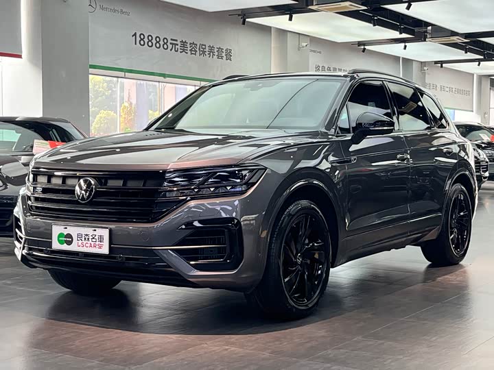 Фото 1 - Volkswagen Touareg